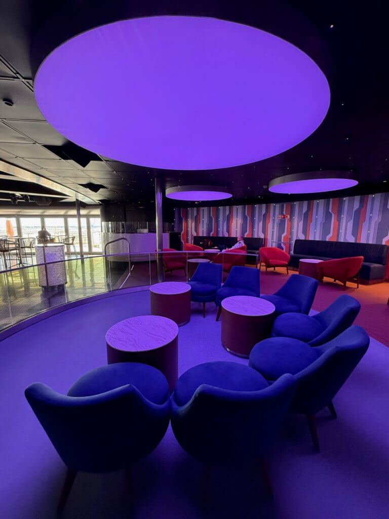 Der neue Ocean-Club auf AIDAdiva. Lounge-Möbel neu