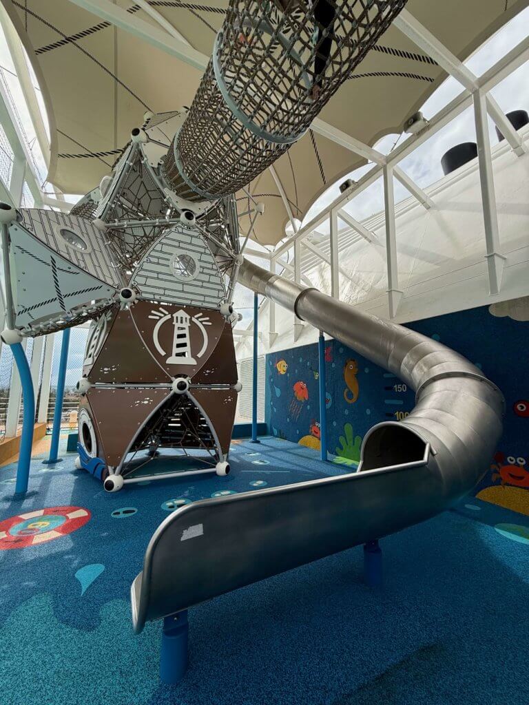 Der neue Fun-Park auf AIDAdiva. Totale von innen