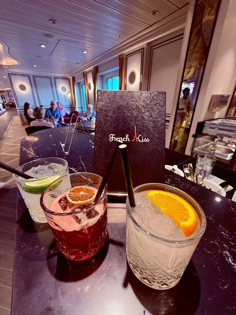 Das neue French-Kiss-Restaurant auf AIDAdiva. Drinks