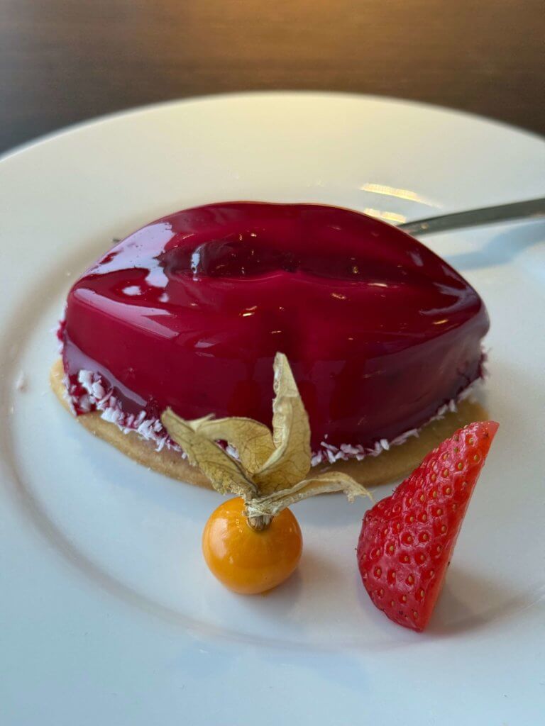 Das neue French-Kiss-Restaurant auf AIDAdiva. Speisenbeispiel Nachtisch der rote Kussmund