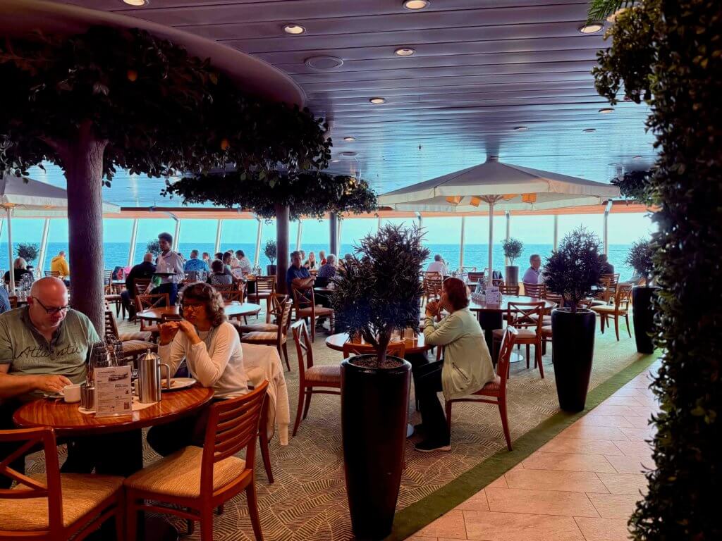 Das Markt-Restaurant auf AIDAdiva. Der Gastraum