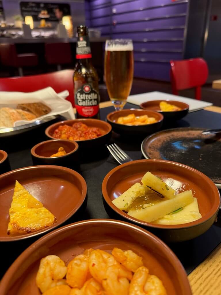 Tapas Bar auf der AIDAdiva. Auswahl an Gerichten
