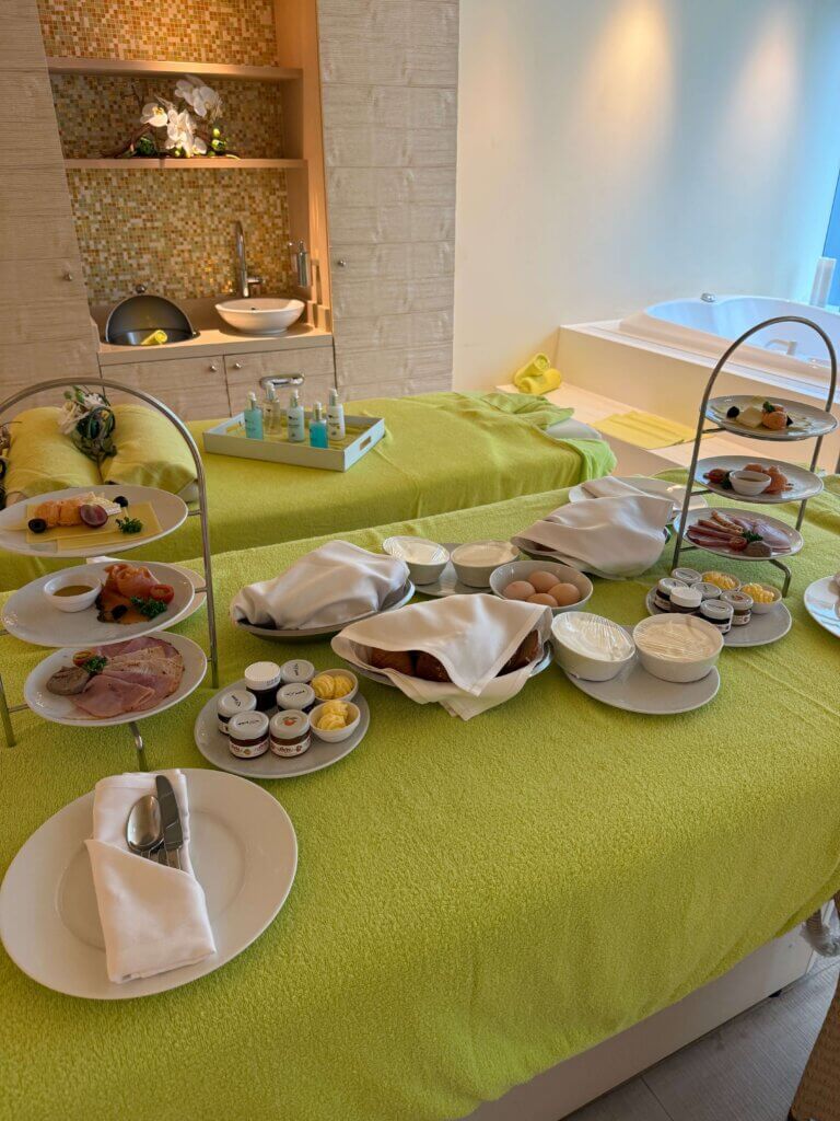 Frühstück im Private Spa auf AIDAperla