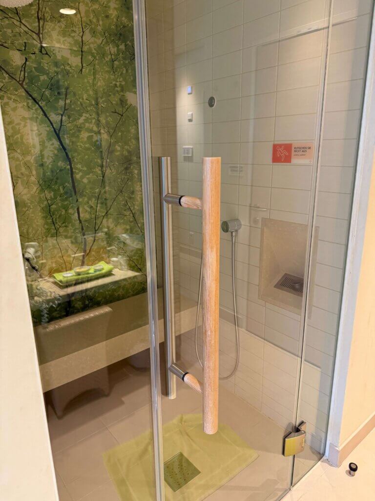 Dusche im Private Spa auf AIDAperla